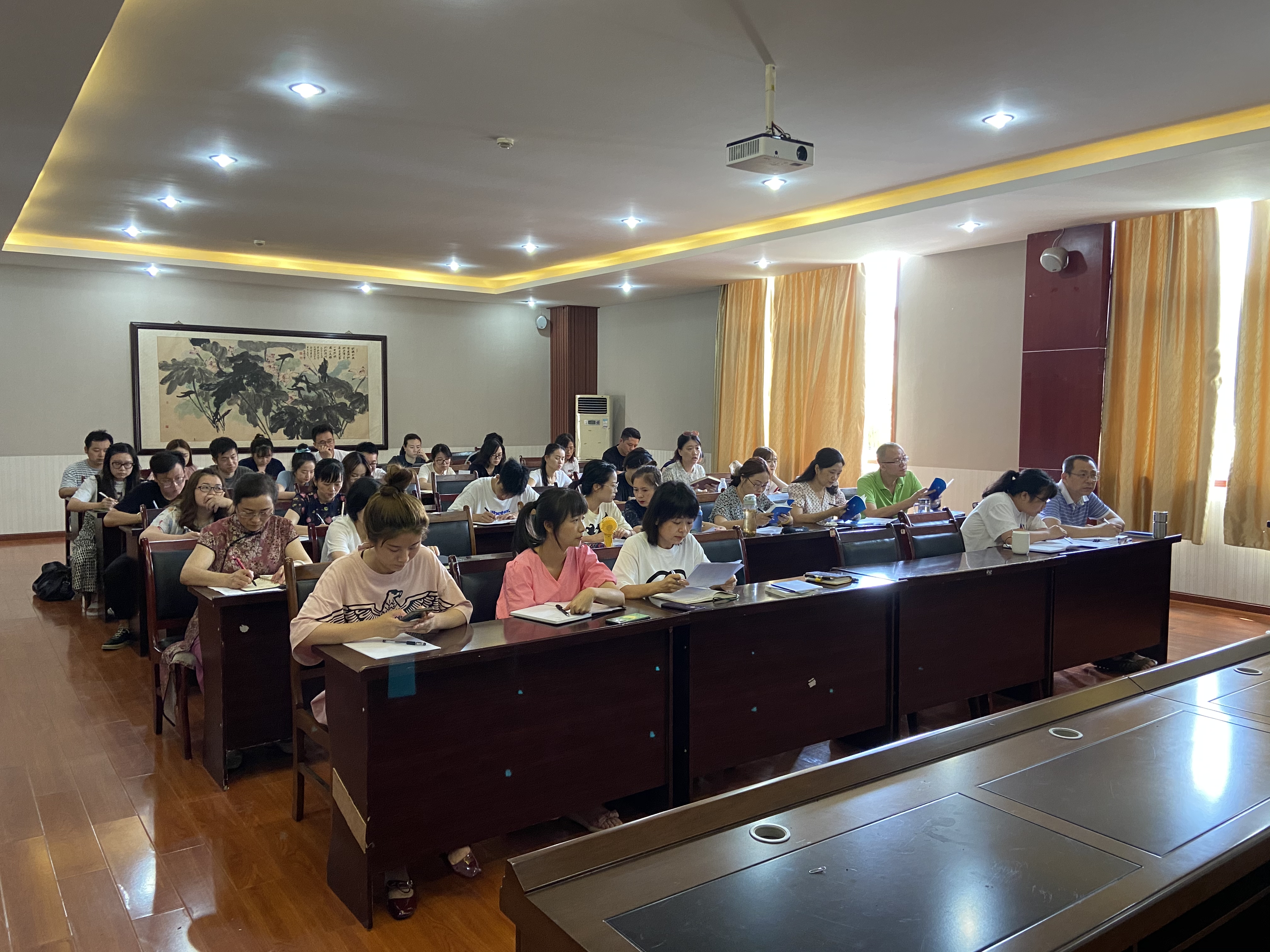 学校召开评估工作联络员联系会