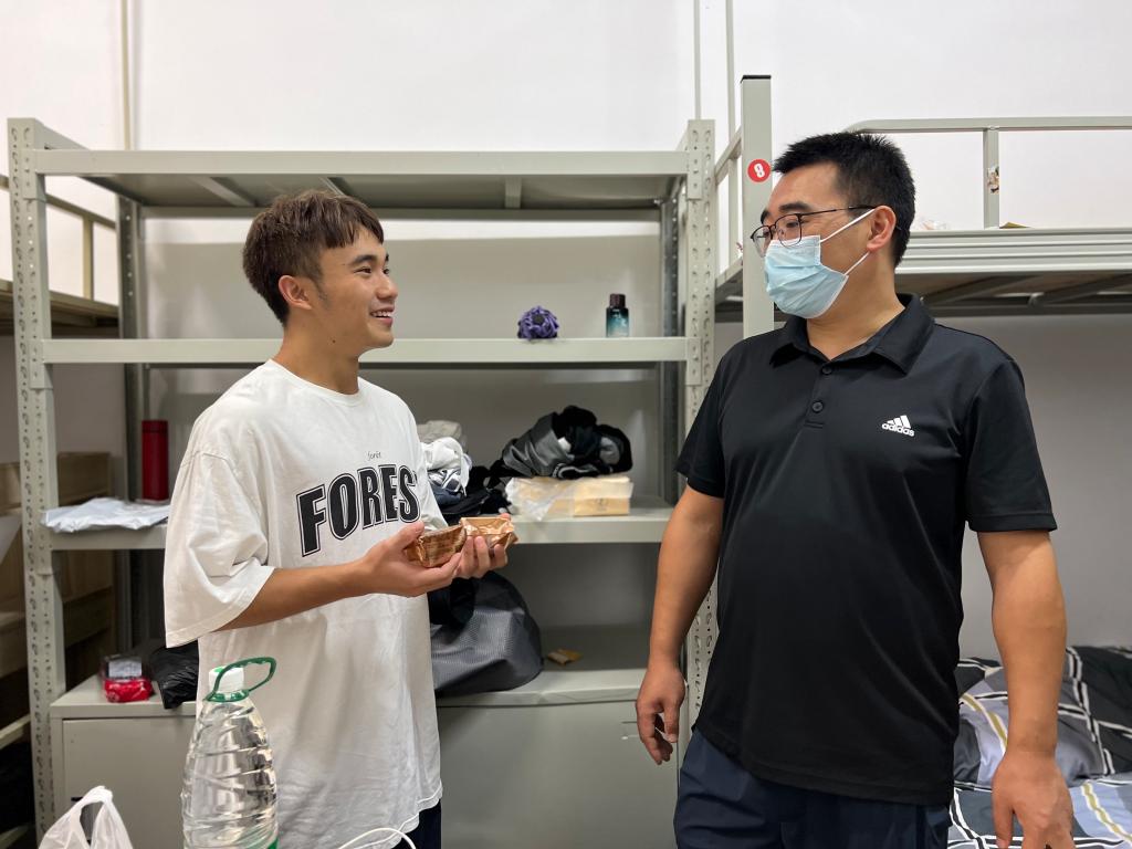 经济管理学院开展中秋节走访寝室慰问活动