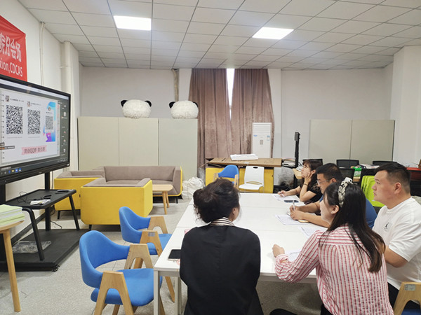 各学院开展新生线上见面会