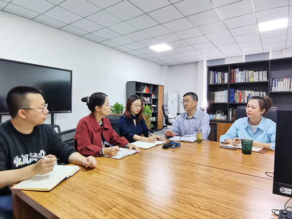 文法学院召开党政联席会议