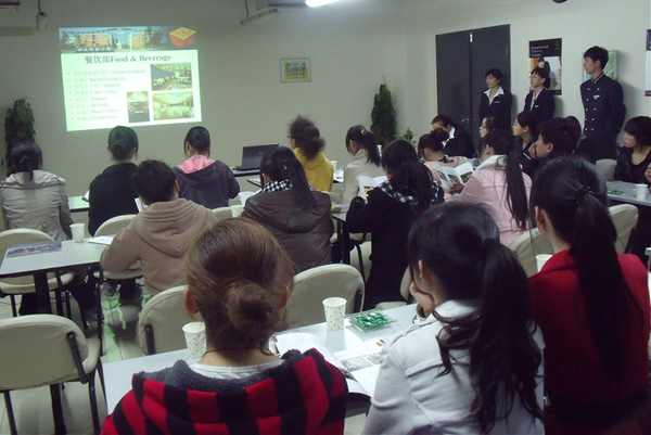 管理系广开实践之路 引领学生向社会取经