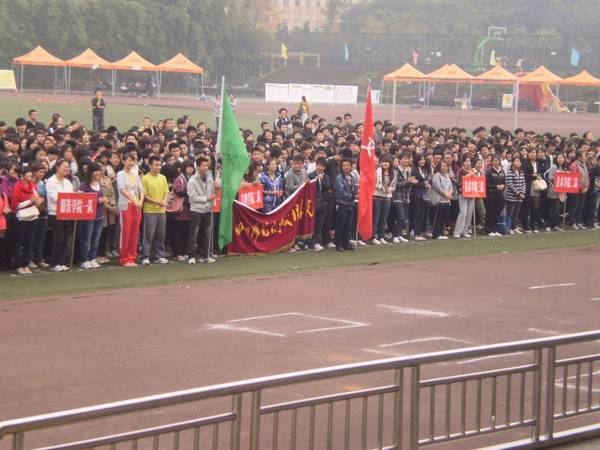 我院学子参加川师东校区学生运动会获佳绩