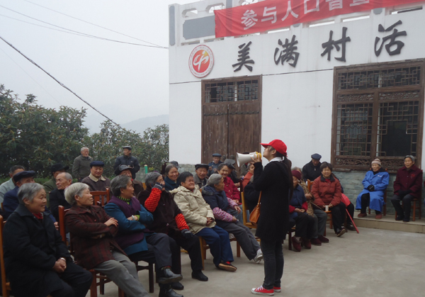 计科系青年志愿者分队下乡慰问孤寡老人