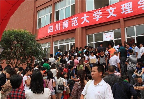 我院2011级新生报名工作提前开始