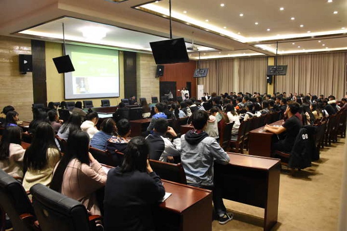 美术学院举行“橙美学生干部成长计划”第二讲