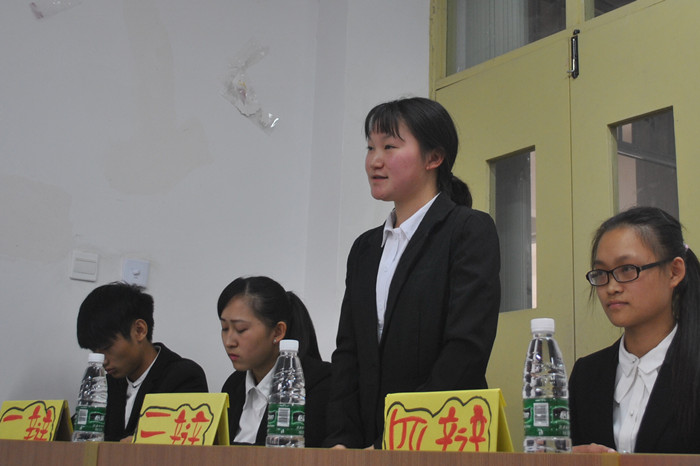 管理学院辩论决赛展风采