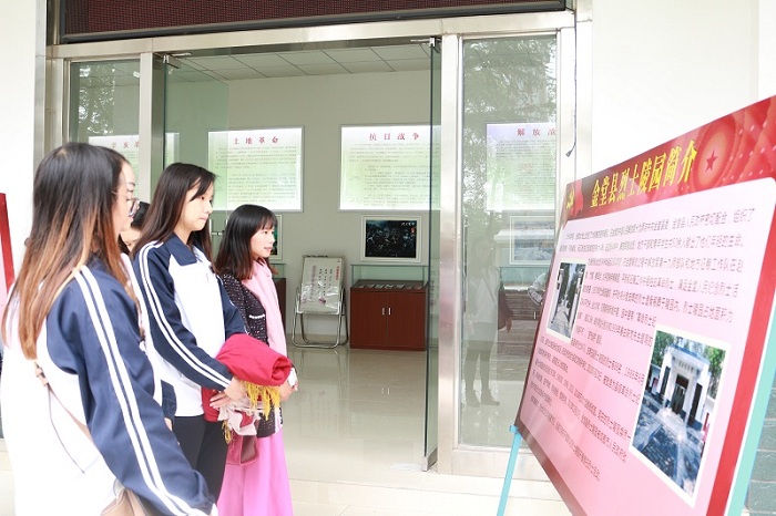 “追忆历史丰碑,弘扬长征精神”——金堂县烈士陵园参观活动