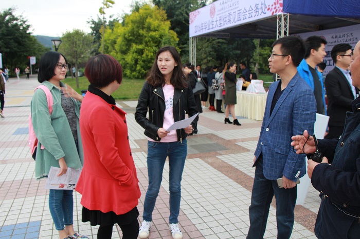 大学生招聘会暨成都文理学院2016年毕业生大型供需见面会成功举办