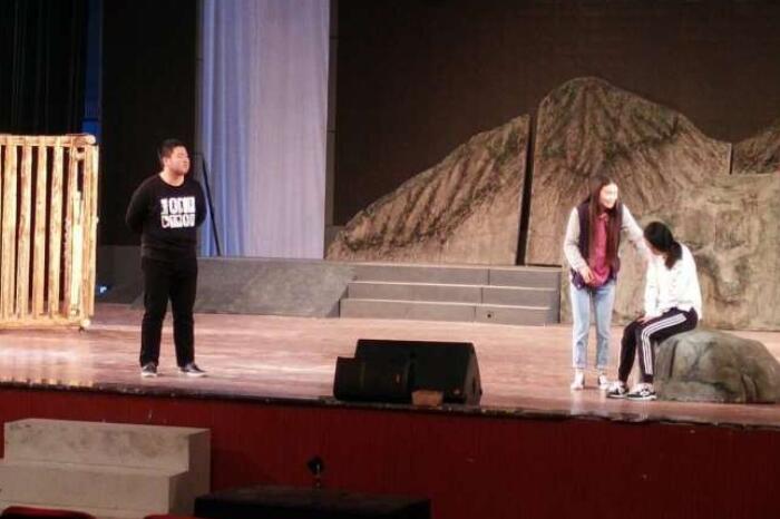 点燃青春梦想 实现自我价值——2013级表演(影视戏剧表演方向)毕业大戏彩排顺利进行