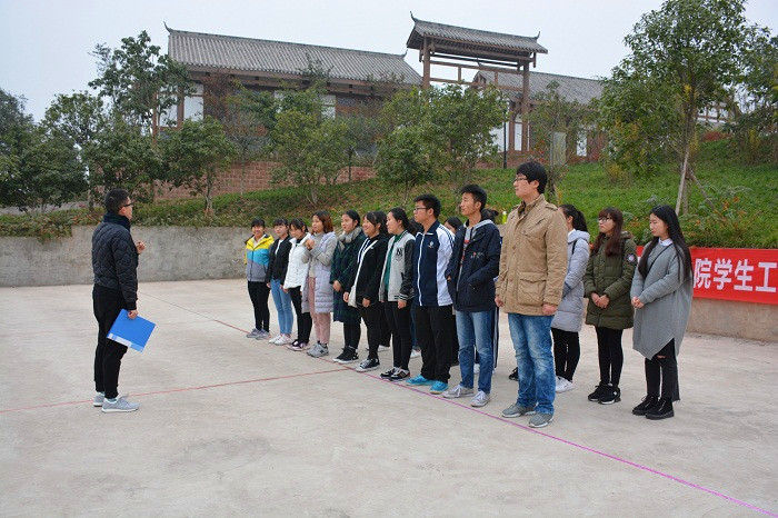 学工部网宣中心举行素质拓展活动