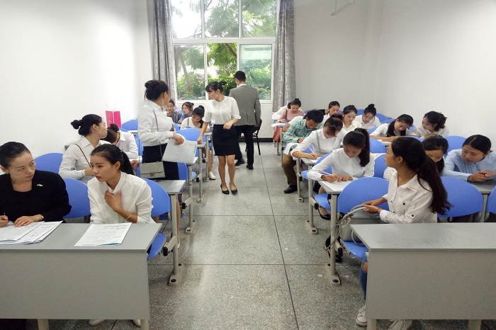 旅游与航空学院专场招聘会顺利举办