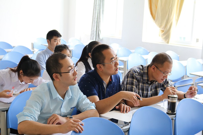 经济学院举办2015-2016学年度国家奖学金推荐人答辩会