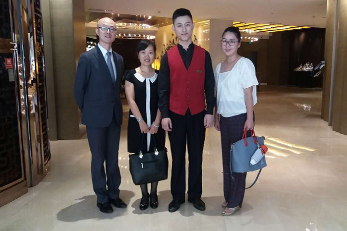 旅游与航空学院教师深入岷山饭店调研并走访实习生