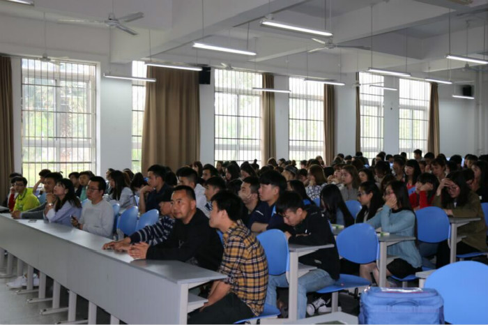 【美术】“美术学院学生外出写生动员暨安全教育大会”顺利召开