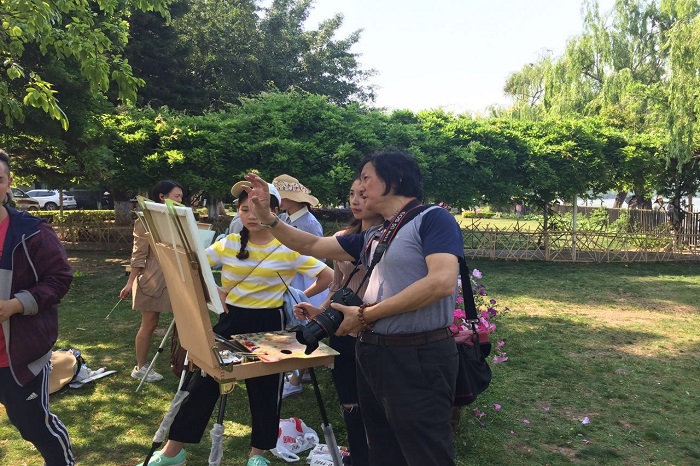 【美术】美术学院写生团队顺利抵达写生地点