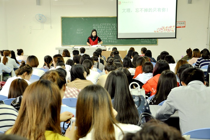 【旅航】旅游与航空学院开展17届毕业生返校主题班会