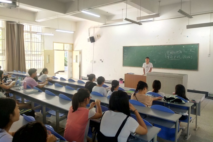 大学生心理健康辅导中心召开第一次全体会议