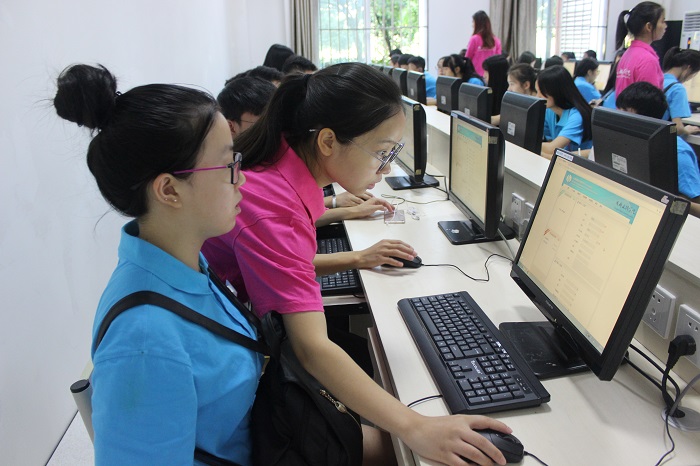 大学生心理健康辅导中心全体成员组织新生入学心理测试及心理中心宣传