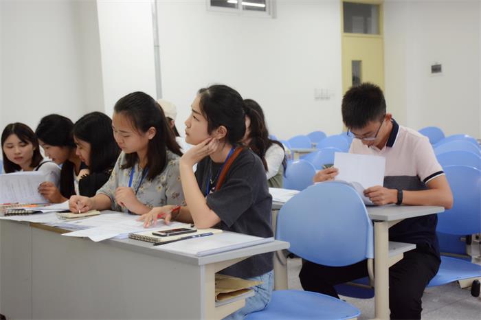 学工部网宣中心进行招新初试工作