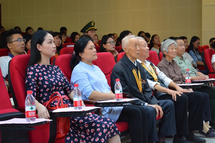 【管理】管理学院举办“弘扬正能量·喜迎十九大”金堂抗战老革命文理校园行活动