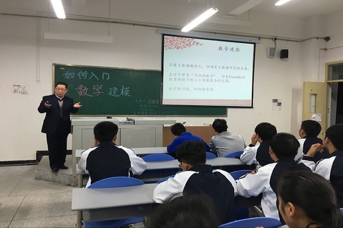 【数统】数学与统计学院成功举办如何入门数学建模讲座