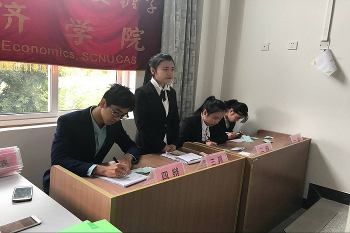 【经济】经济学院和文学院成功举办友谊辩论赛