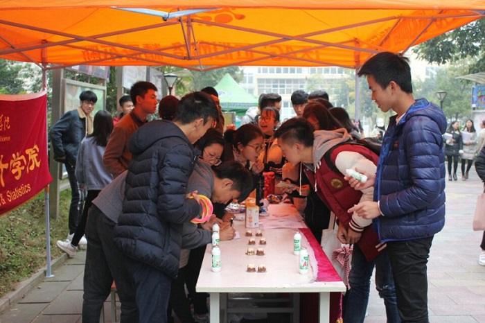 【经济】经济学院成功开展献血知识宣传活动