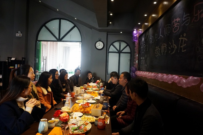 学工系统2017年“初为人师苦与乐”教师沙龙顺利举行