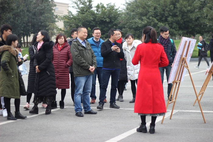 【教育】教育学院举行“党旗领航,不忘初心”刻画展