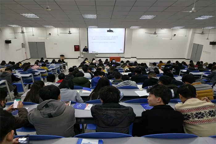【政法】政治与法律学院党支部法律知识宣讲会