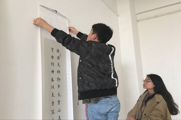 【美术】美术学院分团委组织艺术节翰墨书香专业书法比赛前期初步布展