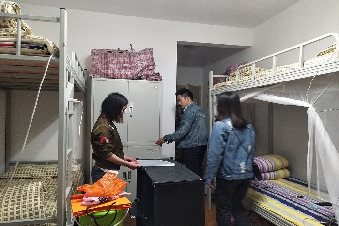 学生公寓自我管理委员会走访慰问医护学院学生寝室