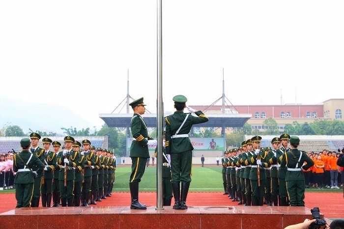 国旗护卫队顺利举行纪念五四爱国运动升旗仪式