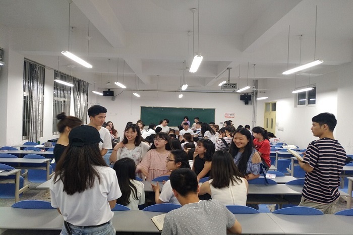 【外国语】外国语学院分团委“无领导”小组讨论会顺利举行