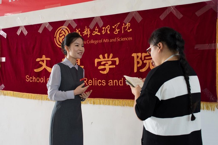 厚爱无需多言——记文博学院新生辅导员徐杏老师