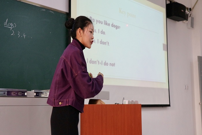 【外国语】“时代凯瑞杯”第一届成都文理学院学生讲课大赛复赛顺利举行