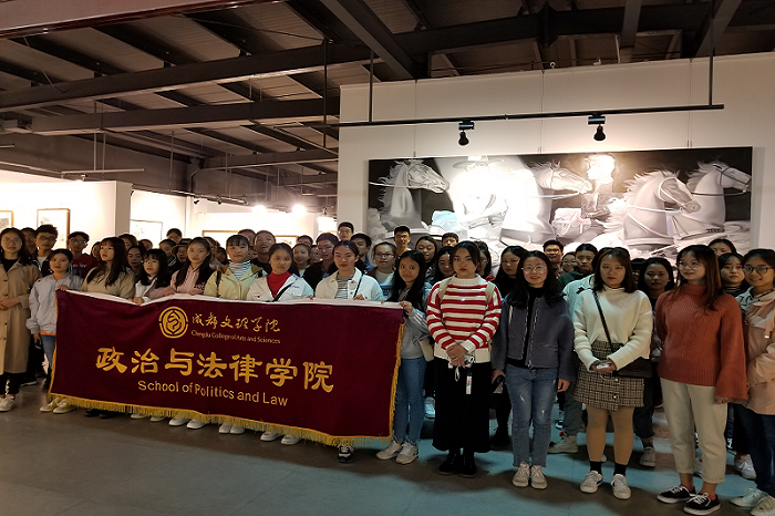 【政法】政治与法律学院开展游校艺术馆活动