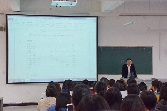 【会计】会计学院开设2019届毕业论文“创业设计”团队培训