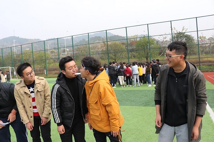【信息】信息技术学院学生干部素质拓展活动成功开展