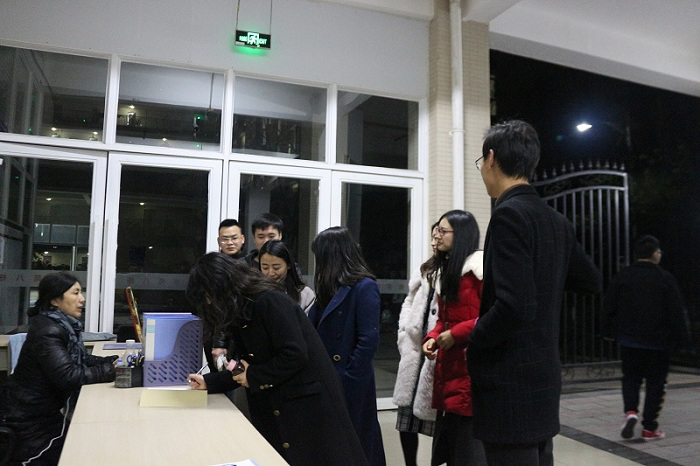 【教育】教育学院学生工作办公室开展新学期查寝工作