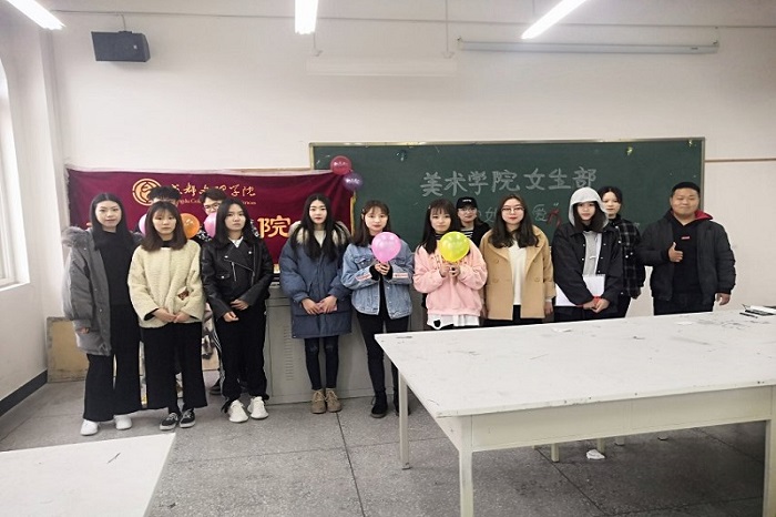 【美术】美术学院开展“给她的爱”女生节卡片制作大赛