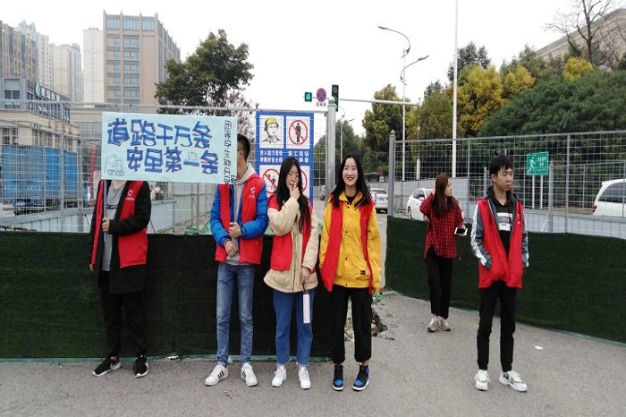 【旅航】旅游与航空学院开展交通执勤工作
