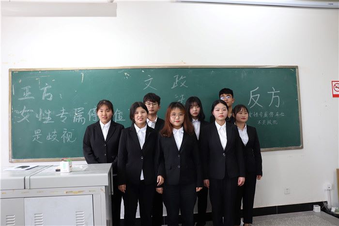 【文学院】文学院、政治与法律学院展开辩论友谊赛