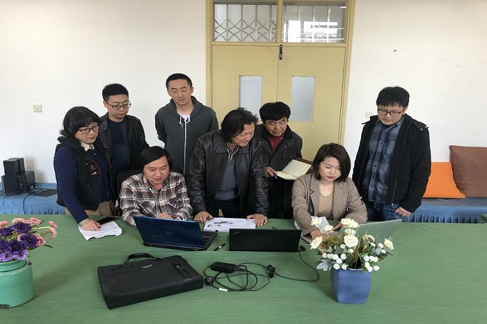 【美术】美术学院举行第十届国际大学生时尚设计庆典看稿会