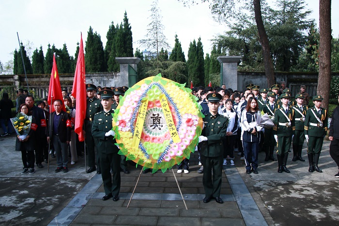 【国护】国旗护卫队举行清明节扫墓活动