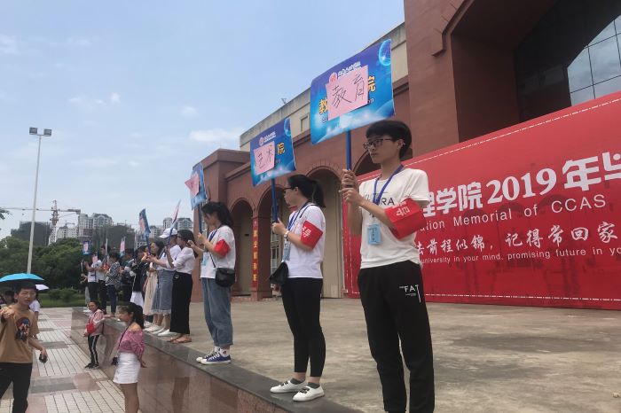 【文督】校园文明督导队完成“2018中国•星星年度诗歌颁奖典礼”相关工作