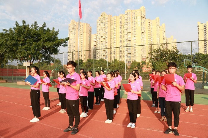【教育】教育学院同传媒与演艺学院举行升旗仪式