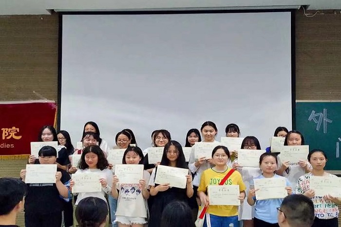 【外国语】外国语学院举行“树青春文理之风,展外院夜跑风采”夜跑活动闭幕式