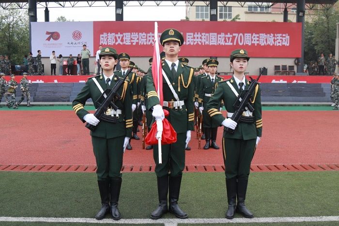 【国护】成都文理学院国旗护卫队完成第四周升旗仪式