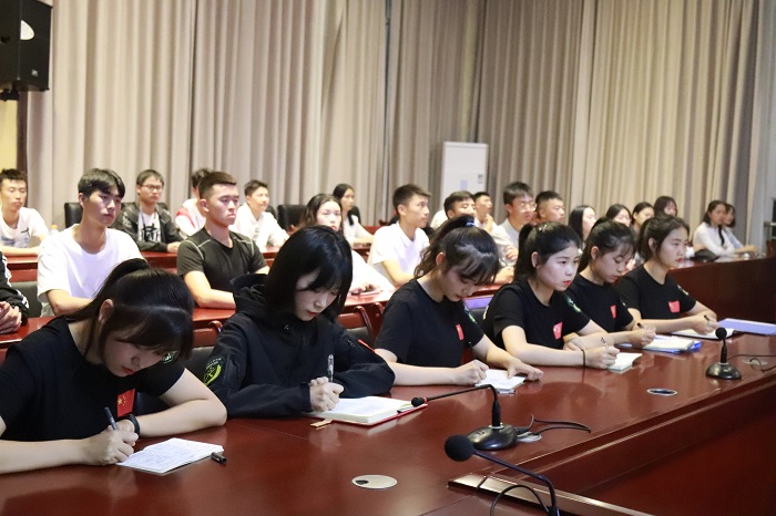 【国护】成都文理学院国旗护卫队召开2019级预备队员见面会